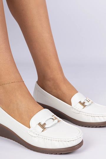 Balti moteriški mokasynai... 2