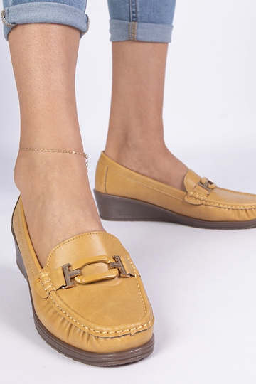 Geltoni moteriški mokasynai...