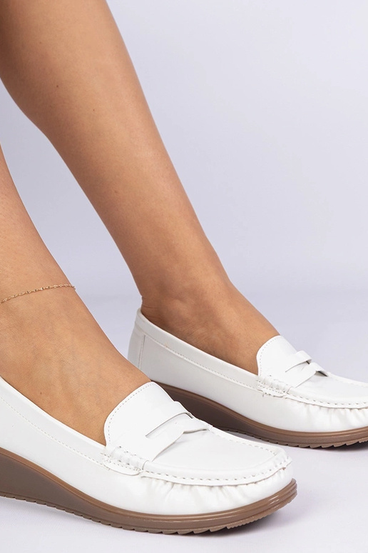 Baltos moteriškos mokasinos ant... Baltos moteriškos mokasinos ant...