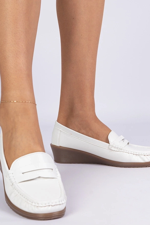 Baltos moteriškos mokasinos ant... Baltos moteriškos mokasinos ant...