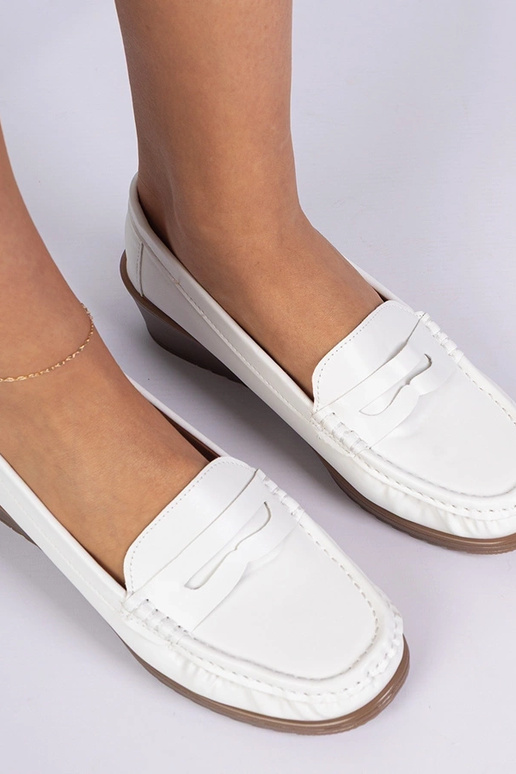 Baltos moteriškos mokasinos ant... Baltos moteriškos mokasinos ant...