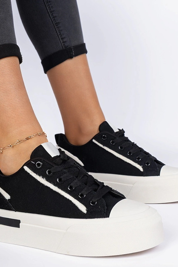 Juodi moteriški audiniai... 2