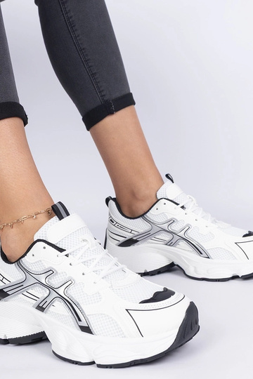 Juodi moteriški sportbačiai... 2