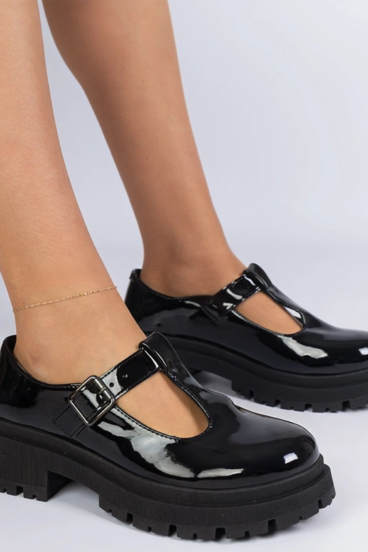 Juodi lakoti bateliai su platforma...