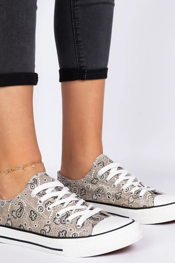 Rudi moteriški audiniai...