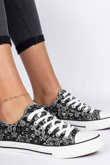 Juodi moteriški audiniai...