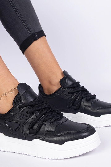 Juodi moteriški sportbačiai...