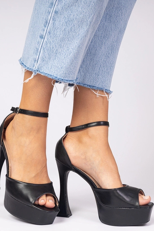 Juodi aukštakulniai sandalai Tesli Juodi aukštakulniai sandalai Tesli