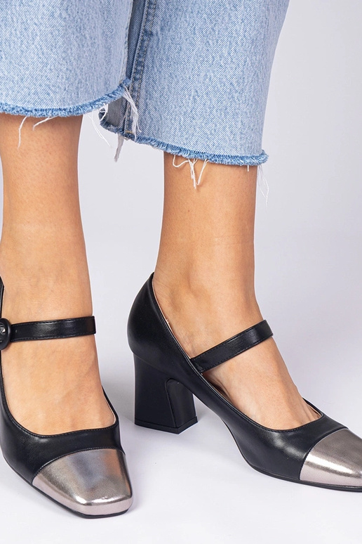 Juodos moteriškos bateliai su... Juodos moteriškos bateliai su...