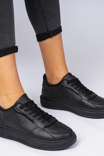 Juodi sportiniai kedai iš...