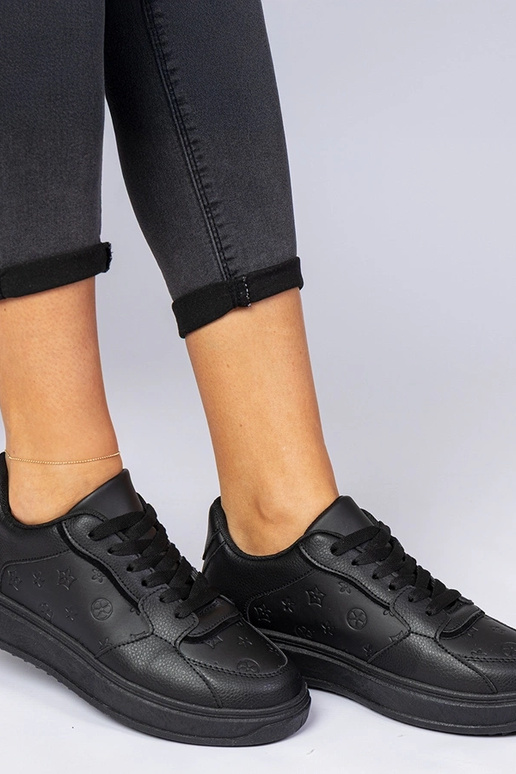 Juodi sportiniai kedai iš dirbtinės...