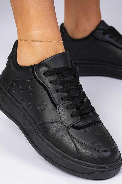 Juodi sportiniai kedai iš dirbtinės...