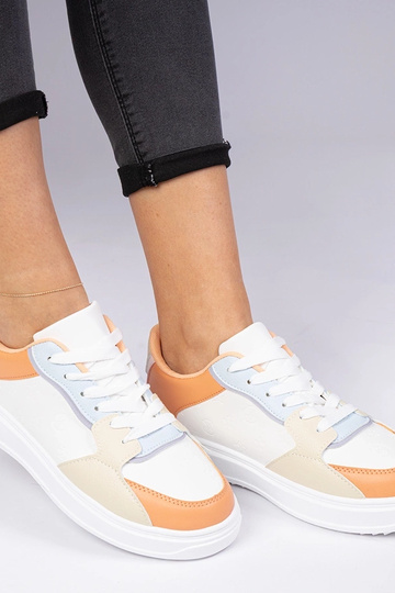 Baltai-oranžiniai... 2