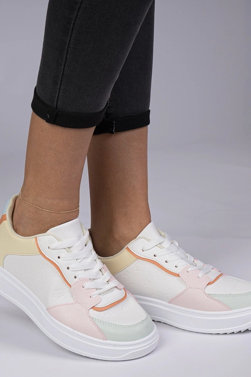 Baltai-geltoni sportiniai kedai iš...