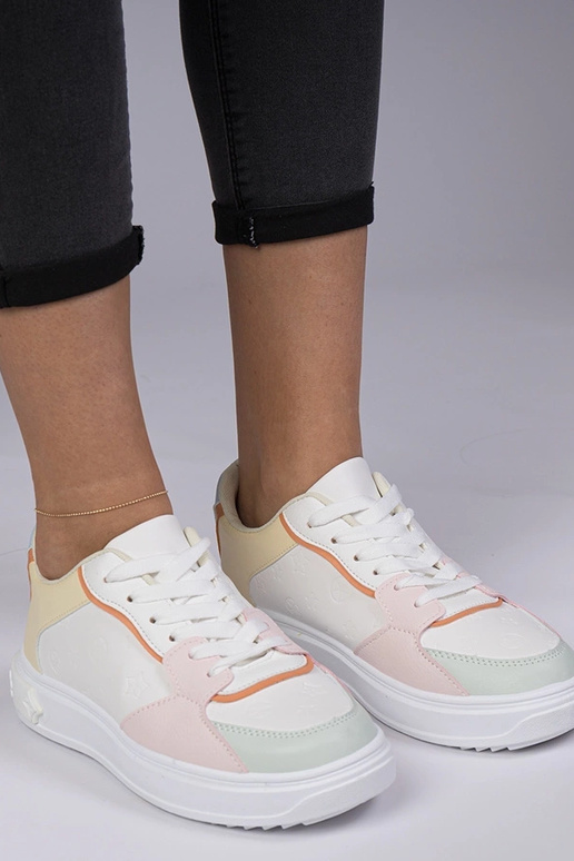 Baltai-geltoni sportiniai kedai iš...