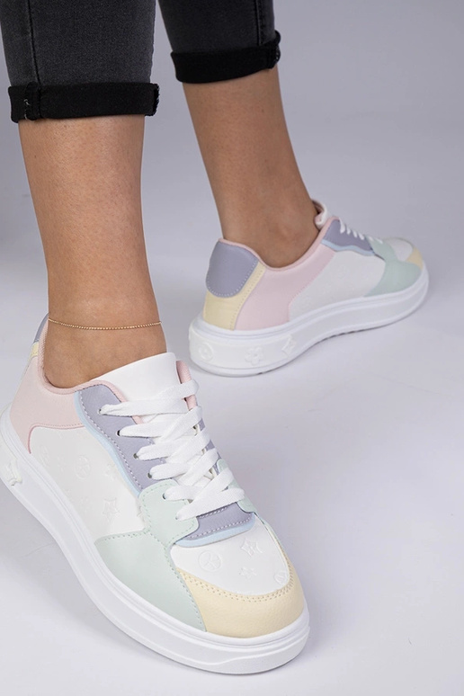 Baltai-mėlyni sportiniai kedai iš...