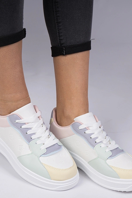 Baltai-mėlyni sportiniai kedai iš...