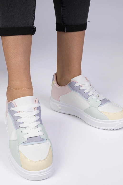 Baltai-mėlyni sportiniai kedai iš...