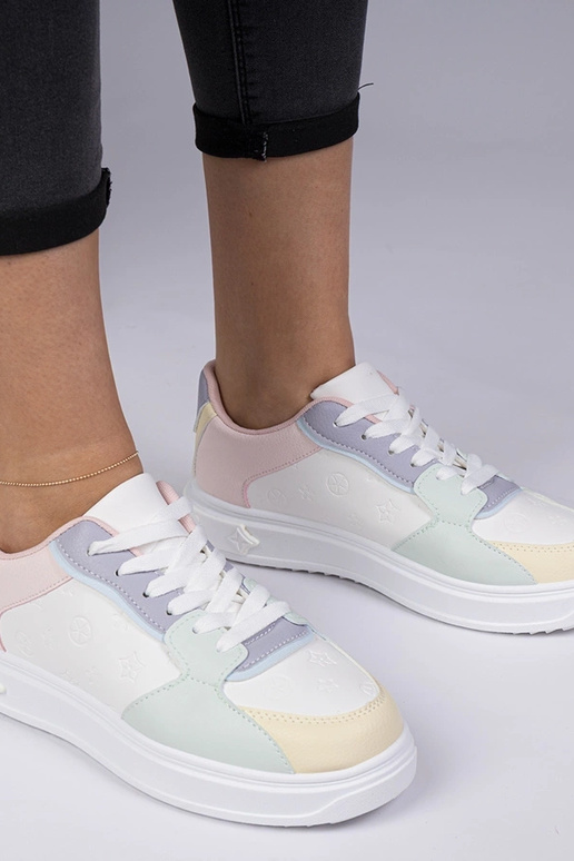 Baltai-mėlyni sportiniai kedai iš...