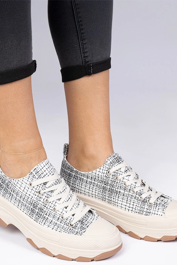 Baltai-juodi sportiniai...