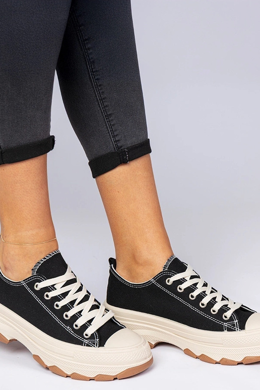 Juodos sportinės bateliai su storu...