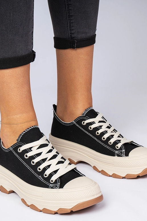 Juodos sportinės bateliai su storu...