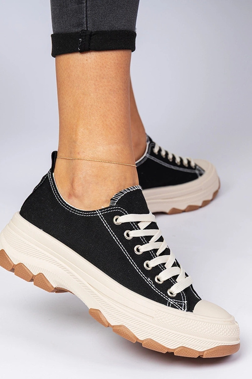 Juodos sportinės bateliai su storu...