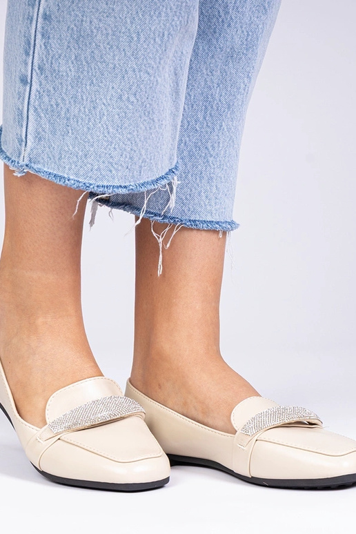 Šviesiai rudi moteriški mokasinai su... Šviesiai rudi moteriški mokasinai su...