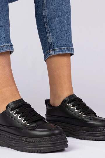 Juodos moteriškos sportinės...