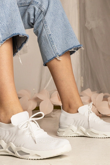 Balti moteriški sneakeriai...