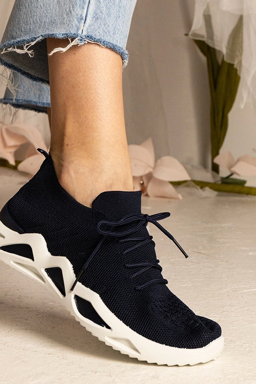 Tamsiai mėlyni sneakeriai su kojinė...