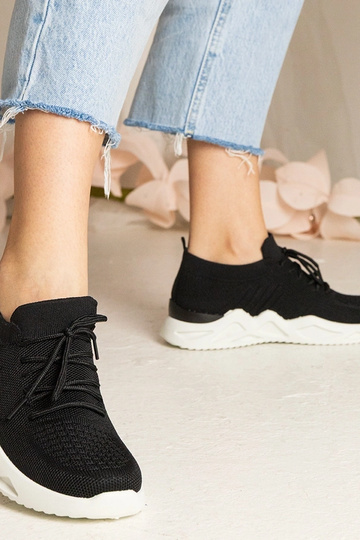 Juodi sneakeriai su kojinė... 2