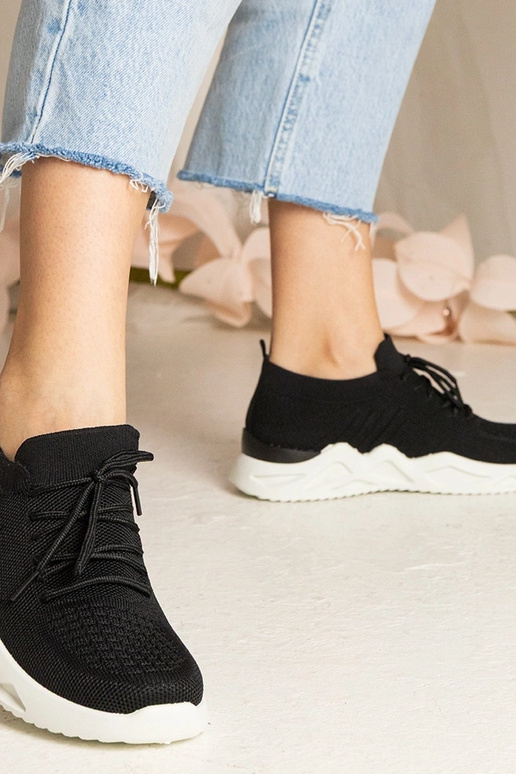 Juodi sneakeriai su kojinė tipo aulu...