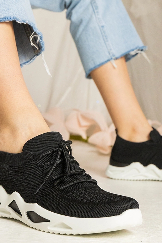 Juodi sneakeriai su kojinė tipo aulu...