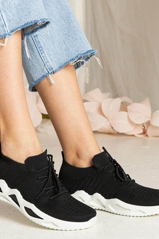 Juodi sneakeriai su kojinė tipo aulu...