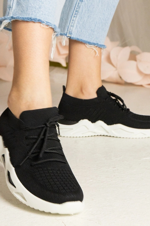 Juodi sneakeriai su kojinė tipo aulu...