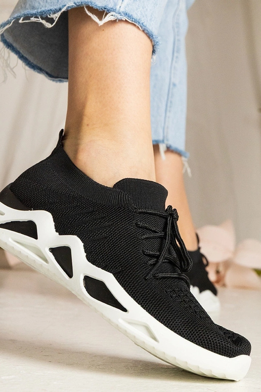 Juodi sneakeriai su kojinė tipo aulu...