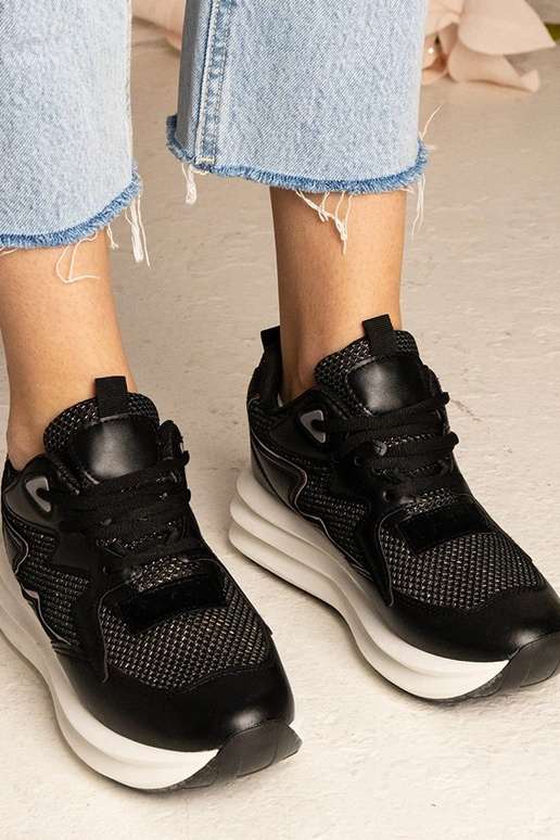 Juodi sneakeriai su holografiniu...