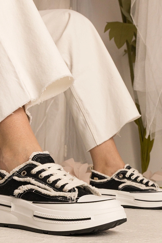 Moteriški juodi aukštakulniai...