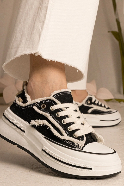 Moteriški juodi aukštakulniai...