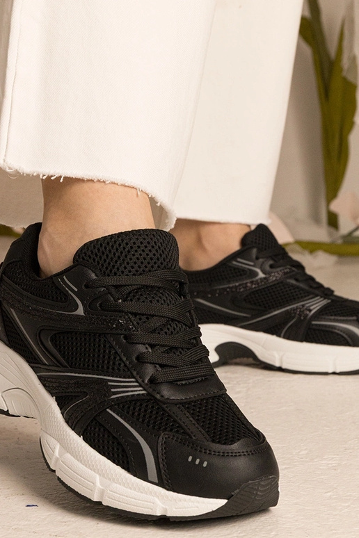 Moteriški juodi sportiniai bateliai...