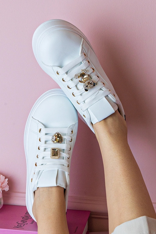 Moteriški balti ir juodi bateliai su...