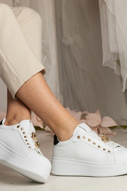 Moteriški balti ir juodi bateliai su...