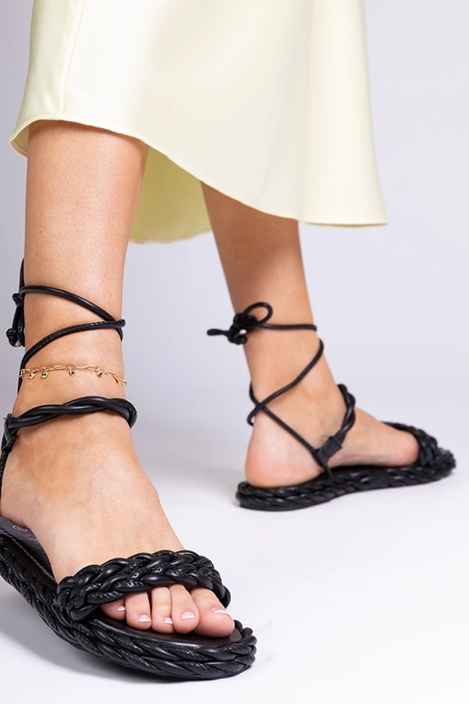 Juodi pinti moteriški sandalai Tarina