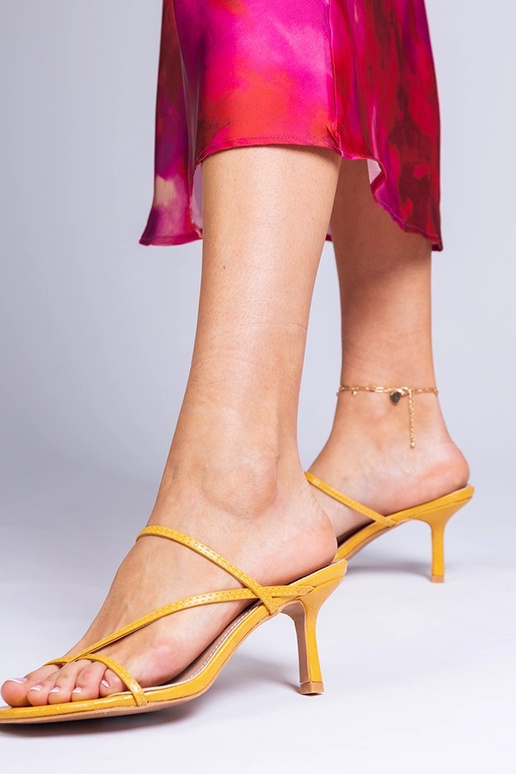 Geltonos elegantiškos moteriškos... Geltonos elegantiškos moteriškos...