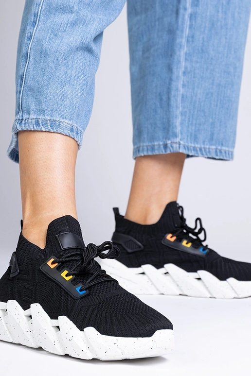 Juodi moteriški sportiniai bateliai... Juodi moteriški sportiniai bateliai...