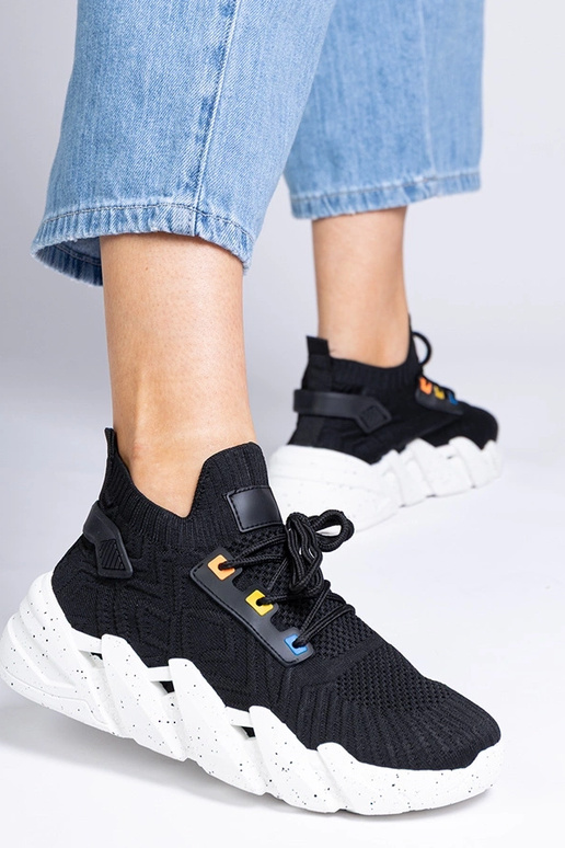 Juodi moteriški sportiniai bateliai... Juodi moteriški sportiniai bateliai...