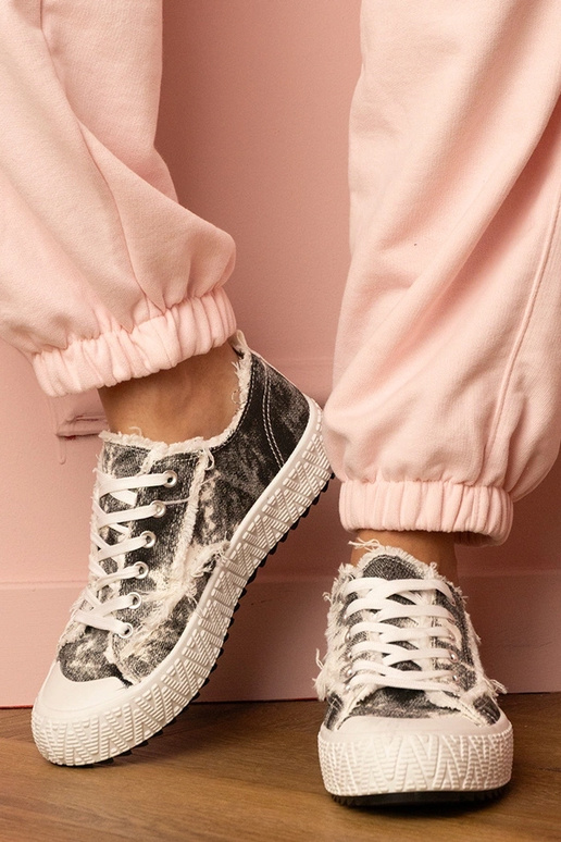 Juodi moteriški sportbačiai Bellina