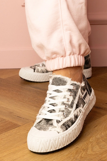 Juodi moteriški sportbačiai... 2