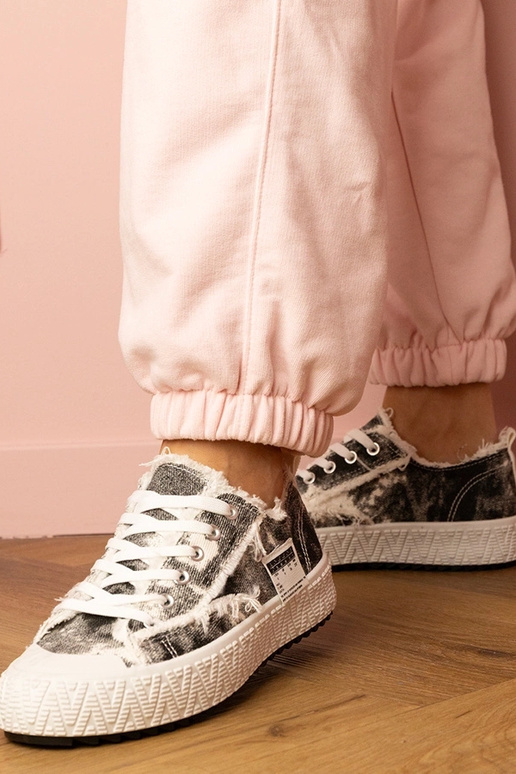 Juodi moteriški sportbačiai Bellina